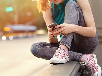 6 cosas que debes contarle a tu hijo antes de comprarle un móvil