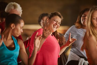 Mujeres hispanas bailando