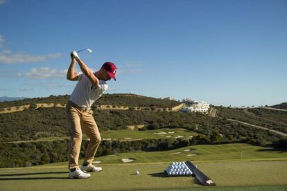 Javi Colomo, golfista profesional y cofundador de MyGolfClass.