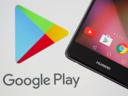 Smartphone de Huawei y logo de Google Play.