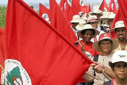 Campesinos del Movimiento Sin Tierra, durante una marcha de protesta desde Goiânia a Brasilia en 2005.