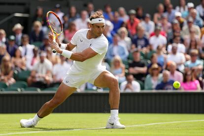 Rafael Nadal ha despachado a un rival pegajoso, Berankis, en una tarde, la del jueves, muy laboriosa (6-4, 6-4, 4-6 y 6-3, tras 3 horas y 2 minutos de juego). El español salva otra ronda y se las verá el sábado con el italiano Sonego. 