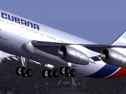 Un avión de Cubana de Aviación despega en el aeropuerto de La Habana.