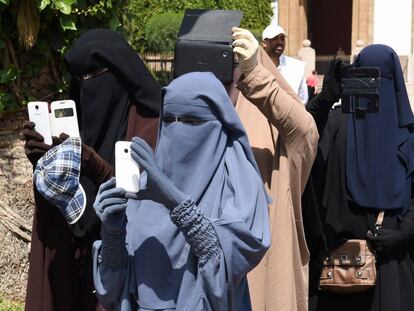 Mulheres trajando o niqab em Rabat (Marrocos), em maio de 2014.