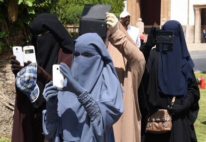 Mulheres trajando o niqab em Rabat (Marrocos), em maio de 2014.
