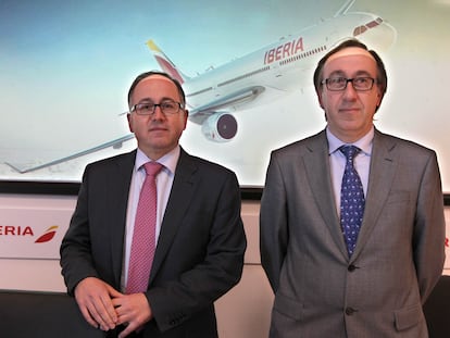El consejero delegado de IAG, Luis Gallego, junto al presidente de Iberia, Fernando Candela, en una imagen de archivo.