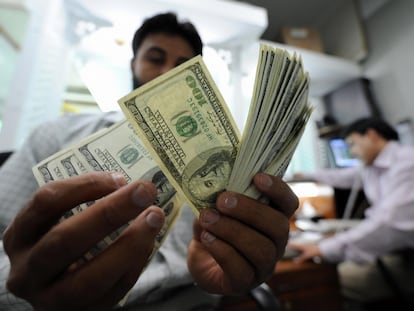 El lucrativo negocio de las remesas hacia África