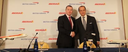 W. Walsh, consejero delegado de IAG, y A.Vázquez, presidente de Iberia.