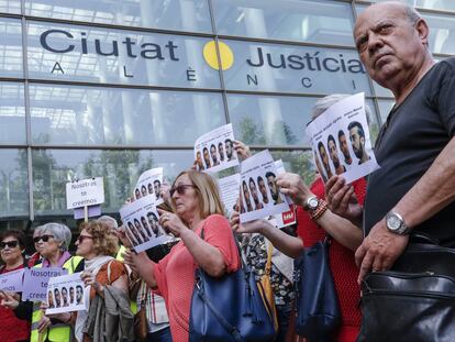 Concentración frente a los juzgados de Valencia contra la sentencia de la Manada.