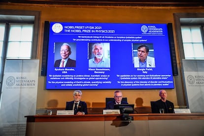 Los científicos Syukuro Manabe, Klaus Hasselmann y Giorgio Parisi han sido distinguidos con el Premio Nobel de Física de 2021 “por sus innovadoras contribuciones a nuestra comprensión de los sistemas físicos complejos”.