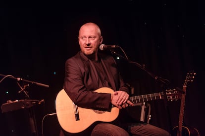 Colin Vearncombe, o sea, Black, en un concierto en Edimburgo en 2014, dos años antes de su fallecimiento.