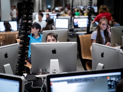 Estudiantes del centro tecnológico Tumo, en Ereván.