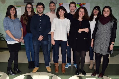 Ana Cuenda (third from right) and her team at the National Biotechnology Center in Madrid.