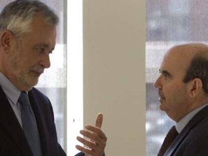 José Antonio Griñán conversa con Gaspar Zarrías en Oviedo.