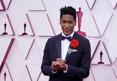 El músico Jon Batiste, que lidera las nominaciones a los Grammy con 11, el pasado abril en la ceremonia de los Oscar, en Los Ángeles.