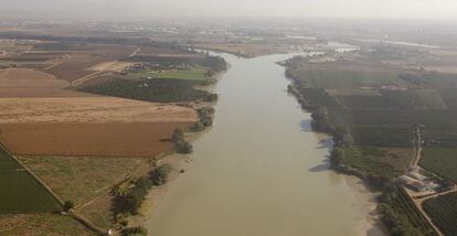 Vista aérea del río Guadalquivir, a su paso por la provincia de Sevilla.