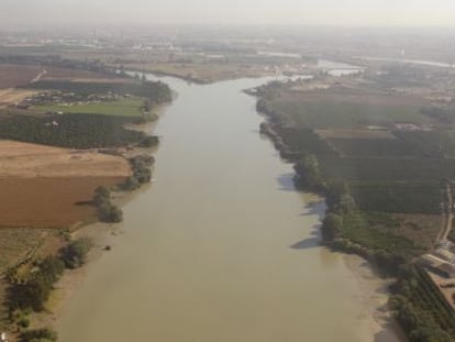 Vista aérea del río Guadalquivir, a su paso por la provincia de Sevilla.