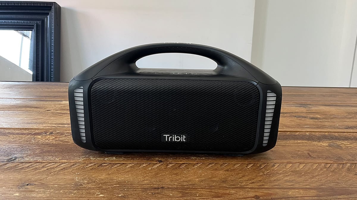 Si bien es el más potente, el altavoz para fiestas Tribit StormBox Blast también es el más caro de la comparativa.