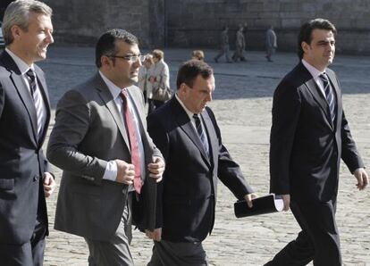 De izquierda a derecha, Alfonso Rueda, el alcalde de Cesuras, Julián Lucas, el de Oza, Pablo González, y Diego Calvo.
