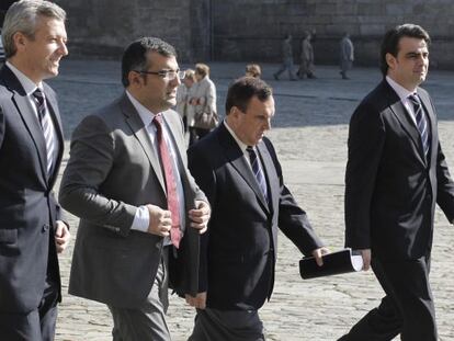 De izquierda a derecha, Alfonso Rueda, el alcalde de Cesuras, Juli&aacute;n Lucas, el de Oza, Pablo Gonz&aacute;lez, y Diego Calvo.