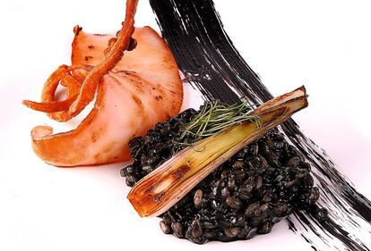 Calamar a la brasa con ‘risotto’ de trigo negro, de Küiru, en Madrid.