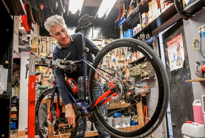 Tienda de bicis Txofi, en Getxo (Vizcaya), este miércoles. 