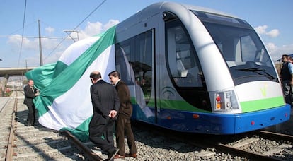 El tranv&iacute;a de V&eacute;lez-M&aacute;laga en su inauguraci&oacute;n.