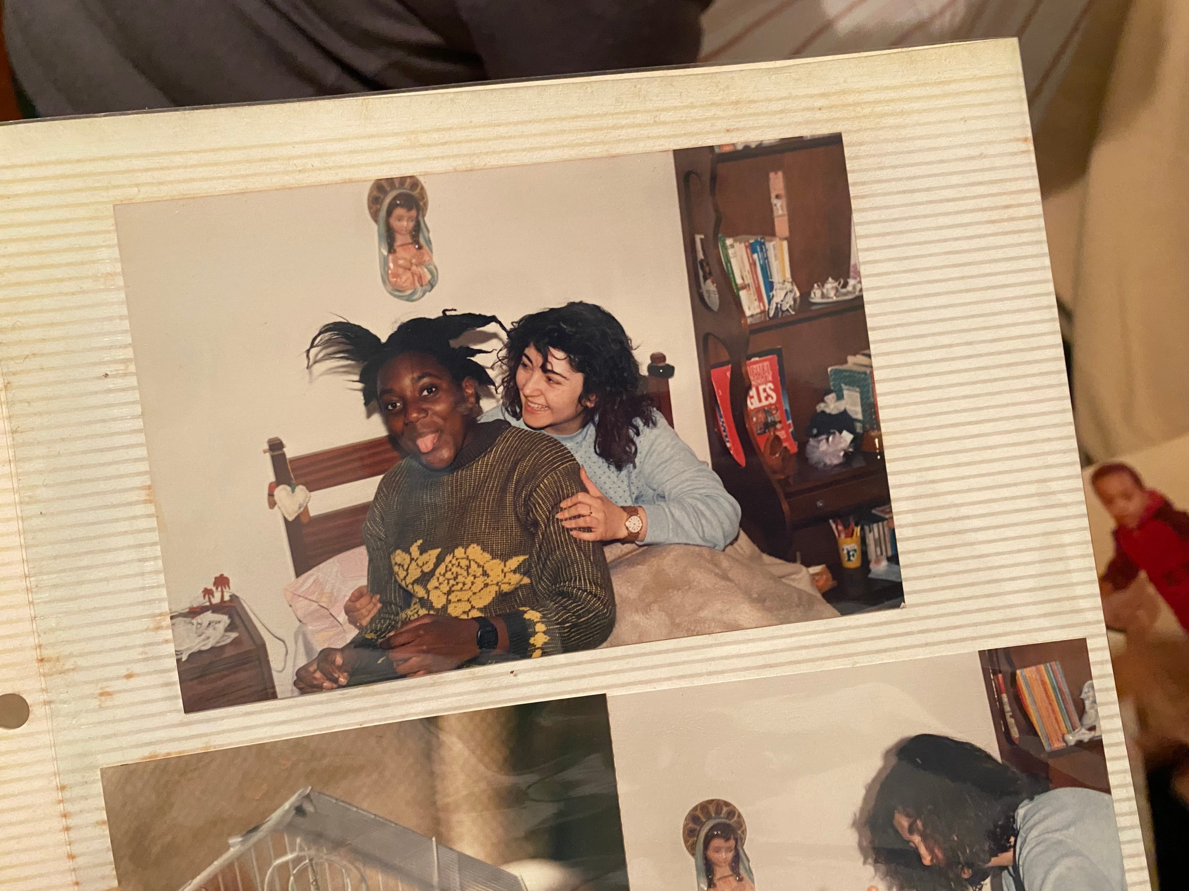 Hijas de inmigrantes criadas por ‘tatas’ españolas: el ‘podcast’ que recupera las historias ocultas de una generación