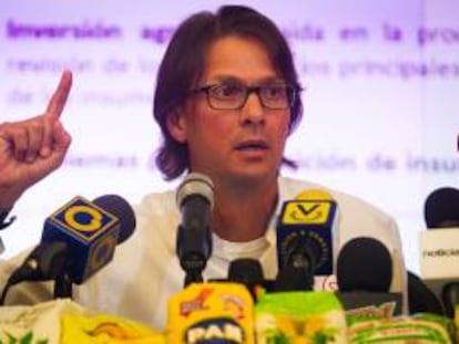 El presidente de la corporación industrial venezolana Empresas Polar, Lorenzo Mendoza, ofrece una rueda de prensa en Caracas (Venezuela).