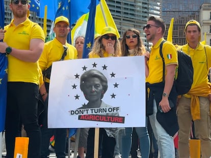 Agricultores europeos se manifiestan ante la sede de la Comisión en Bruselas.