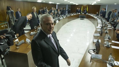 Temer em reunião com parlamentares, na segunda-feira.