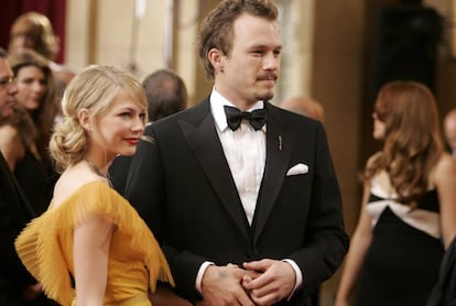 Michelle Williams y Heath Ledger, en la ceremonia de los premios Oscar en 2006.