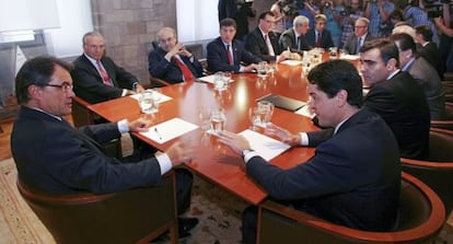 Reuni&oacute;n del Ejecutivo catal&aacute;n, presidida  por Mas, con los representantes del proyecto Barcelona World el viernes.