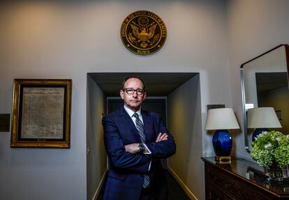 Mike Considine, vicesecretario del Departamento de Energía de EE UU, en la embajada estadounidense en Madrid.