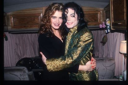 Michael Jackson y Brooke Shields en los premios Grammy de 1993, pocos días después de la entrevista con Oprah Winfrey.