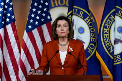 Tras la decisión del Tribunal, la presidenta de la Cámara de Representantes de los Estados Unidos, Nancy Pelosi, ha ofrecido una conferencia de prensa en la que aseguró que "las mujeres estadounidenses de hoy tienen menos libertad que sus madres”.
