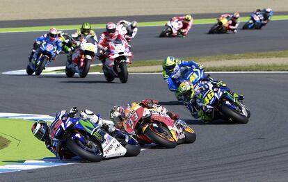 El piloto español, Jorge Lorenzo, lidera el grupo de pilotos durante el Gran Premio de Japón celebrado en el circuito Twin Ring Motegi.