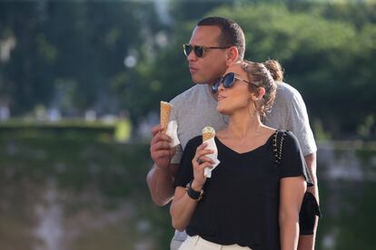 En febrero de 2017, saltó la noticia de su nuevo noviazgo: el exjugador de los New York Yankees Alex Rodriguez. En la imagen, la pareja en unas vacaciones recientes en París.