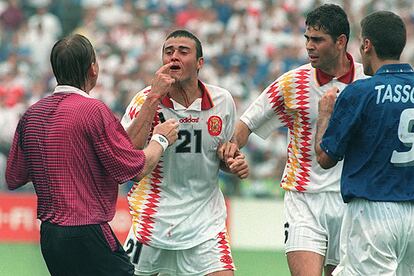 Luis Enrique y Tassotti, en el Mundial 94 tras el codazo.