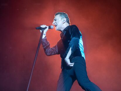 El vocalista del grupo británico Depeche Mode, Dave Gahan, durante el concierto de este viernes, segunda jornada del festival Primavera Sound.