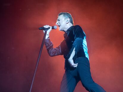 El vocalista del grupo británico Depeche Mode, Dave Gahan, durante el concierto de este viernes, segunda jornada del festival Primavera Sound.