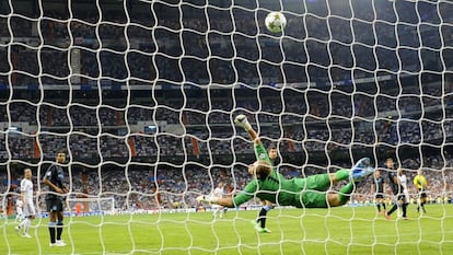 Imagen desde detrás de la portería del gol de Marcelo.