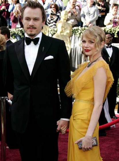 El actor Heath Ledger y su esposa, Michelle Williams, en los Oscar de 2006.
