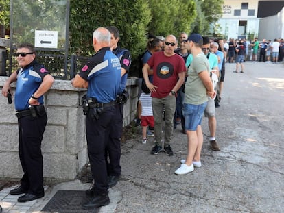 Policías municipales de Madrid, votando la propuesta salarial del Ayuntamiento.