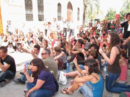 Los indignados sacaron tarjeta roja a la corrupción en Valencia.