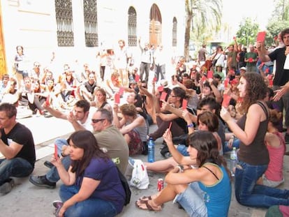 Los indignados sacaron tarjeta roja a la corrupción en Valencia.