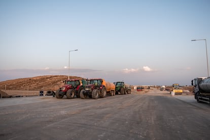 Obras de ampliación de la Plataforma Logística del Suroeste Ibérico de Badajoz, donde se levantará la fábrica de celdas de baterías de la compañía Phi4Tech.