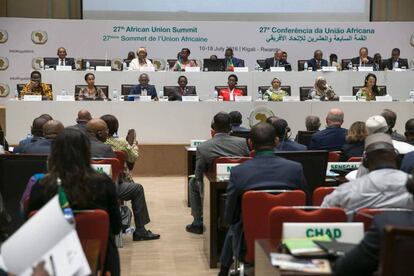 Varios políticos atienden una sesión durante la última cumbre de la Unión Africana, celebrada el domingo 16 de julio en Kigali.