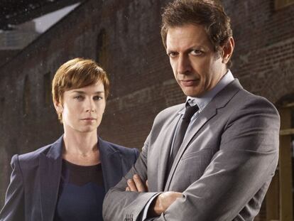 Jeff Goldblum y Julianne Nicholson en 'Ley y orden: acción criminal'.