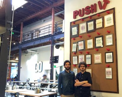 Albert Pereta (izquierda) y C&eacute;sar Isern en la sede de Pinterest en San Francisco.